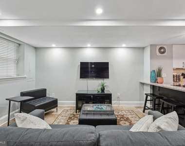 722 13th Street Se - Photo Thumbnail 2