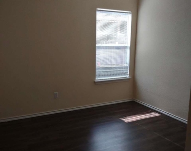 18208 Maxa Dr - Photo Thumbnail 21