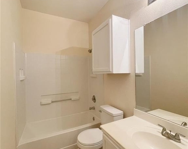 18208 Maxa Dr - Photo Thumbnail 6