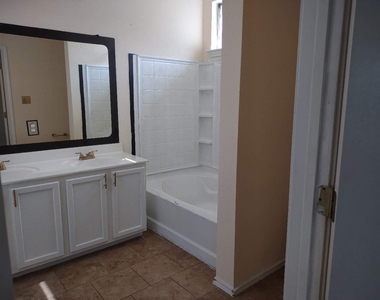 18208 Maxa Dr - Photo Thumbnail 22