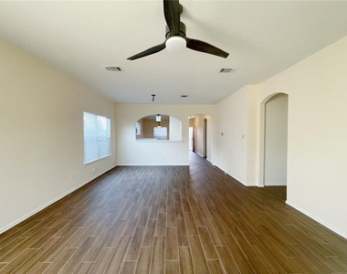 18208 Maxa Dr - Photo Thumbnail 11