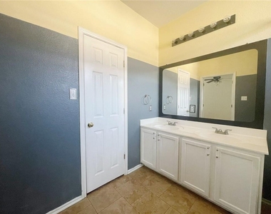 18208 Maxa Dr - Photo Thumbnail 9