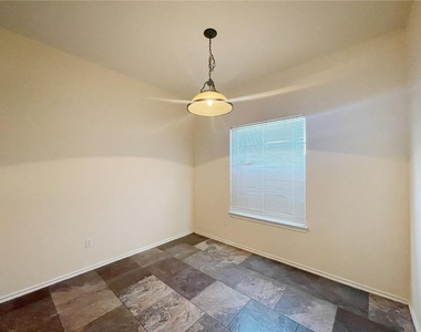 18208 Maxa Dr - Photo Thumbnail 3