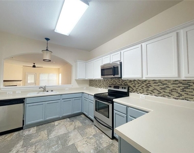18208 Maxa Dr - Photo Thumbnail 5