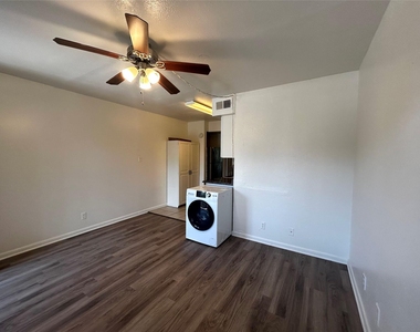 1010 W 23rd St - Photo Thumbnail 2