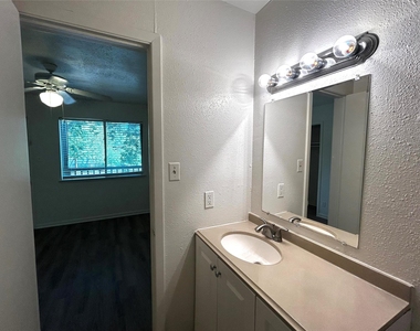 1010 W 23rd St - Photo Thumbnail 11