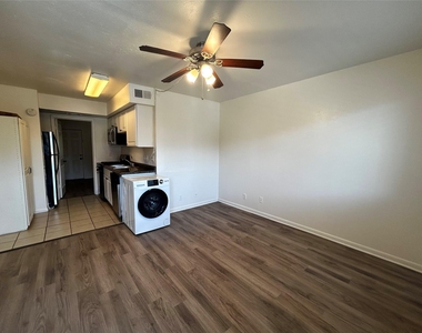 1010 W 23rd St - Photo Thumbnail 1