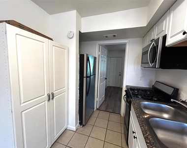 1010 W 23rd St - Photo Thumbnail 5