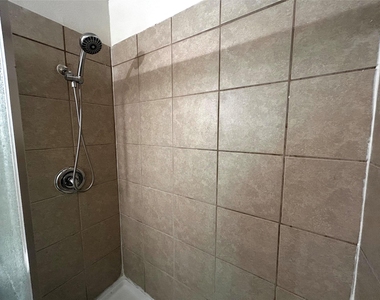 1010 W 23rd St - Photo Thumbnail 12