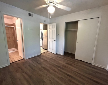 1010 W 23rd St - Photo Thumbnail 9