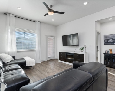120 Scarborough Way - Photo Thumbnail 8