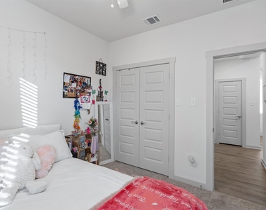 120 Scarborough Way - Photo Thumbnail 17