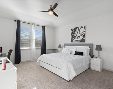 120 Scarborough Way - Photo Thumbnail 10