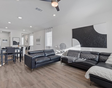 120 Scarborough Way - Photo Thumbnail 9