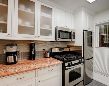 7920 Rockwood Ln - Photo Thumbnail 11