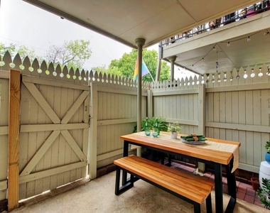 7920 Rockwood Ln - Photo Thumbnail 24