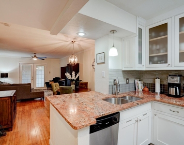 7920 Rockwood Ln - Photo Thumbnail 10