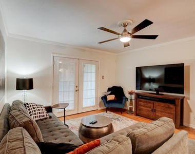 7920 Rockwood Ln - Photo Thumbnail 5