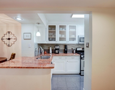 7920 Rockwood Ln - Photo Thumbnail 8