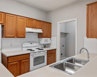 1720 Constantino Cir - Photo Thumbnail 12