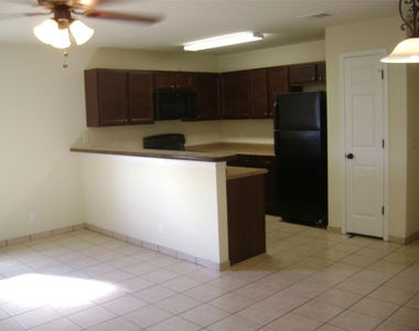 2507 Oak Ln Ln - Photo Thumbnail 2