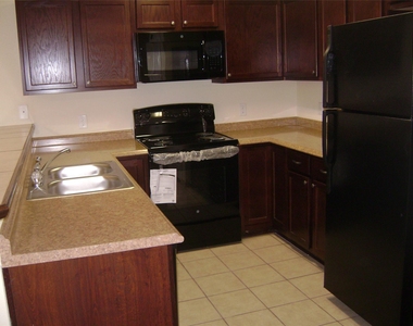 2507 Oak Ln Ln - Photo Thumbnail 3