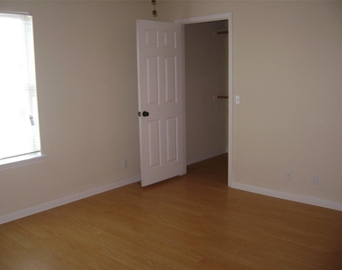 2507 Oak Ln Ln - Photo Thumbnail 8