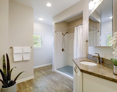 2330 Westforest Dr - Photo Thumbnail 17