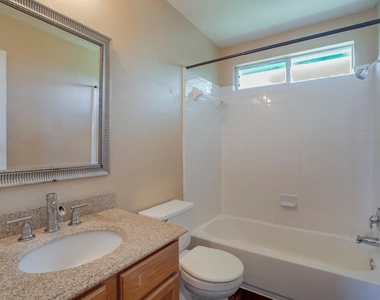 918 Estate Dr - Photo Thumbnail 17
