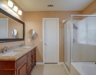 918 Estate Dr - Photo Thumbnail 8