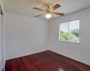 918 Estate Dr - Photo Thumbnail 9