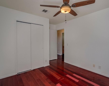 918 Estate Dr - Photo Thumbnail 14