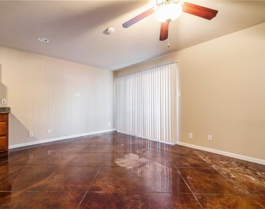 301 W 38th St - Photo Thumbnail 9