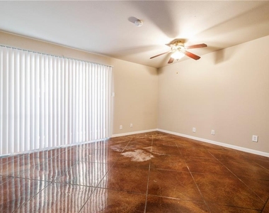 301 W 38th St - Photo Thumbnail 8