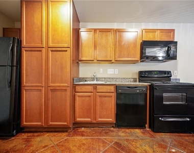 301 W 38th St - Photo Thumbnail 2