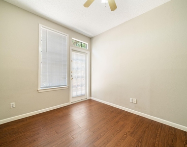 2300 Leon St - Photo Thumbnail 23