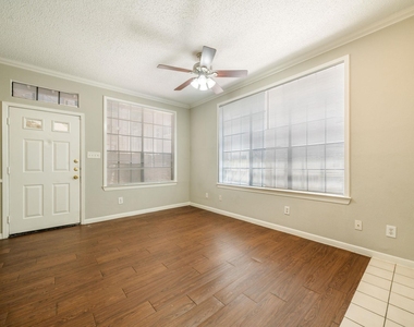 2300 Leon St - Photo Thumbnail 13