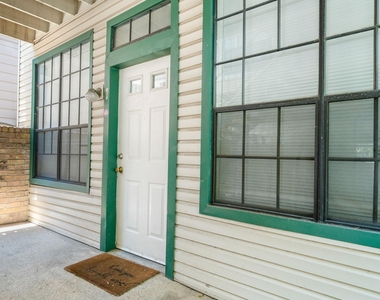 2300 Leon St - Photo Thumbnail 7