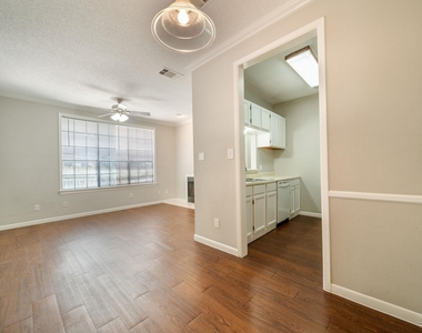 2300 Leon St - Photo Thumbnail 12
