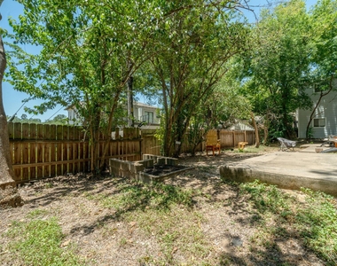 2300 Leon St - Photo Thumbnail 32