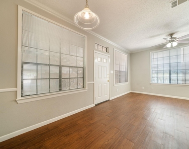 2300 Leon St - Photo Thumbnail 9