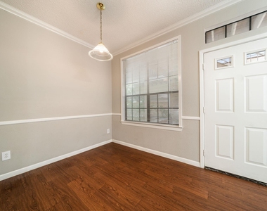 2300 Leon St - Photo Thumbnail 8