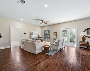 200 Oak Hollow Ln - Photo Thumbnail 14