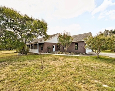 200 Oak Hollow Ln - Photo Thumbnail 9