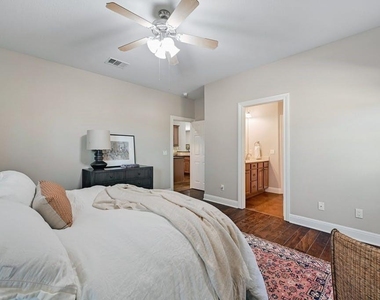 200 Oak Hollow Ln - Photo Thumbnail 21