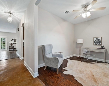 200 Oak Hollow Ln - Photo Thumbnail 12