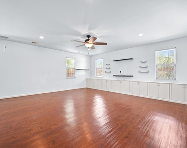 330 Howard Ln - Photo Thumbnail 7