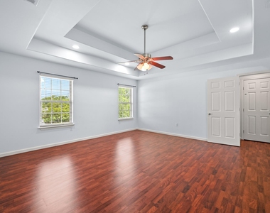 330 Howard Ln - Photo Thumbnail 17