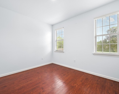 330 Howard Ln - Photo Thumbnail 13
