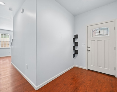 330 Howard Ln - Photo Thumbnail 5